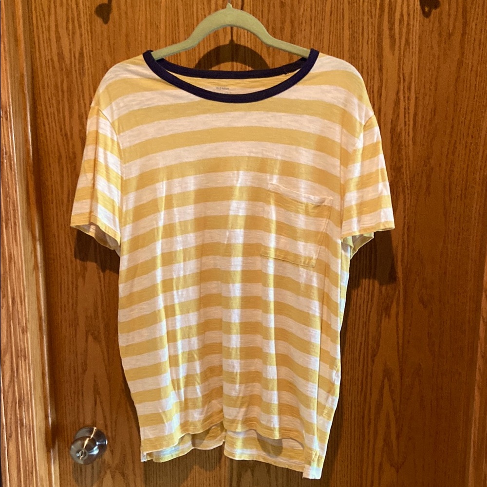 Old Navy Yellow and White Short Sleeve Tee.
Size large.